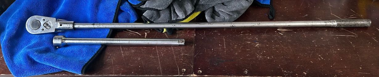 Snap on L712T 3/4 Ratchet/ Snap on L-122 16 inch Drive extension