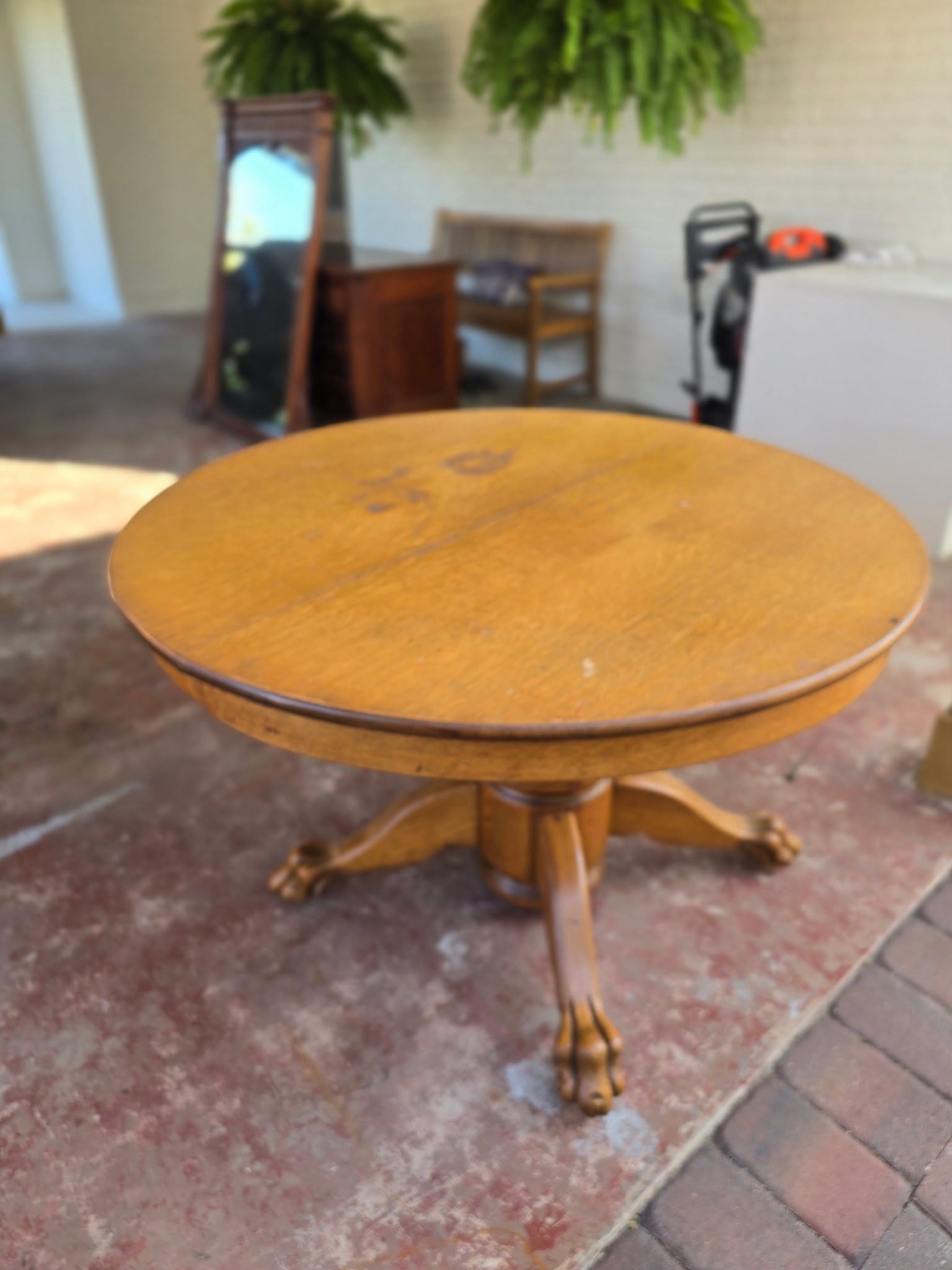 Antique Wooden Round Table With Claw Feet. 