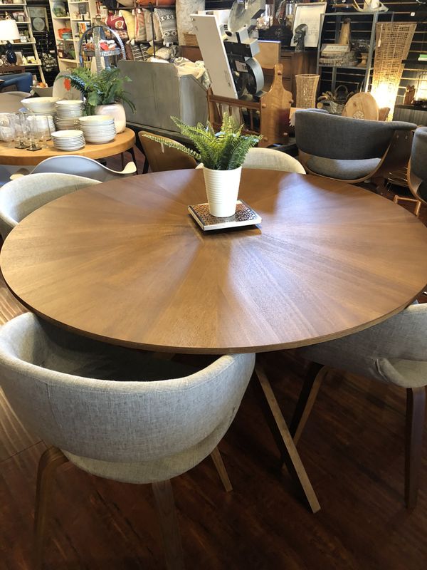 Brand New Article Table $475, chairs additional for Sale in San Jose