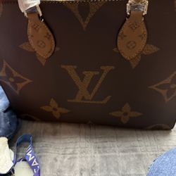 Luxury On The Go Tote With Wallet