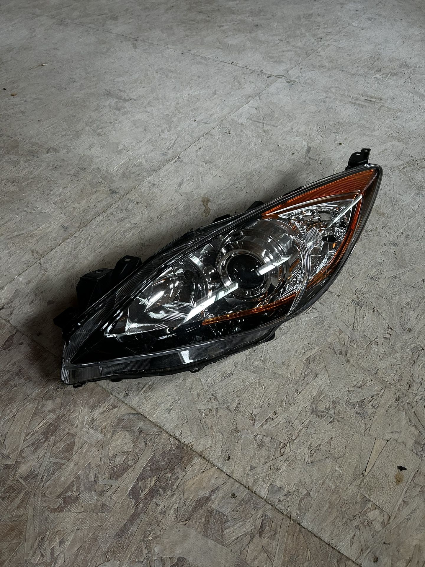 Mazda 3 Mazdaspeed 3 Drivers Side Headlight