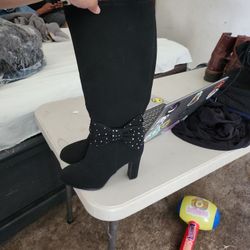 women boots with glittery bow