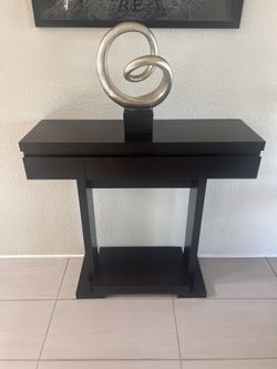 Entrance Table With Mail Drawer