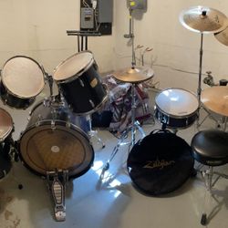 5-piece Drum Set w Hardware & Symbol Bag