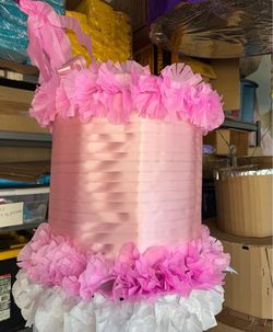 Spinning pinata giratoria