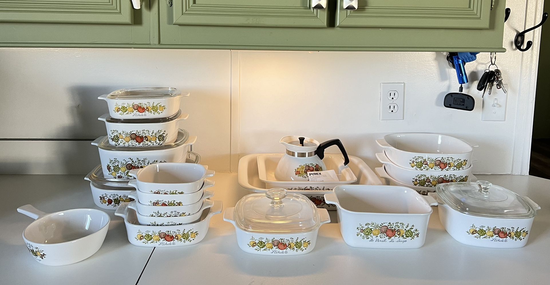 Corningware Spice of Life Pyrex, Echalote La Marjolaine big lot 19 pieces & 6 lids