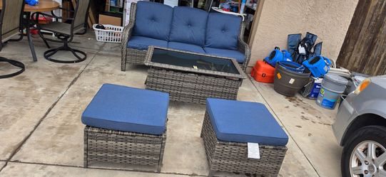 4-Piece Outdoor Wicker Patio Furniture Set