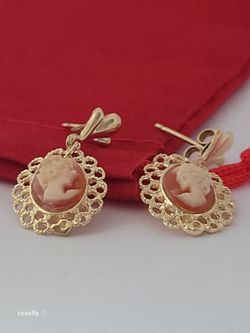 ⛔️RESERVED⛔️14K Yellow Gold Cameo Design Tiny Earrings, Solid Gold/ Pequeños Aretes de Camafeo de Oro Sólido! 👌🎁Post Tags: Aretes de oro