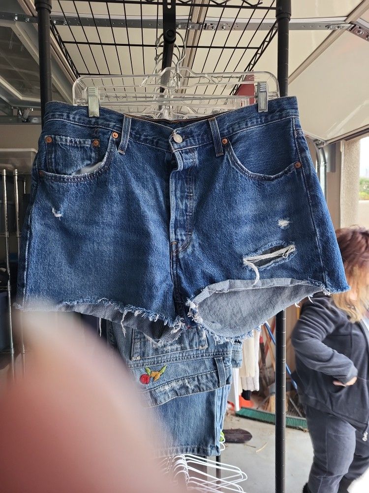 Levis 501 Cutoffs
