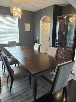 Thomasville dining room set quality at its finest