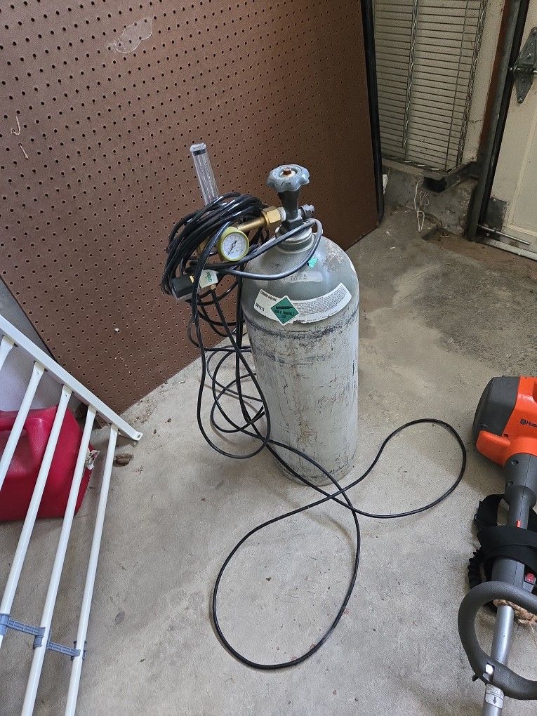 Co2 Tank With Regulator