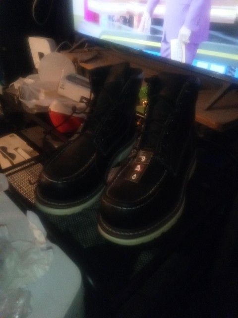 WOLVERINE WORK BOOTS BRAND NEW