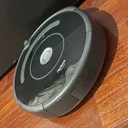 High End Roomba 600 Series With Charger & Manual