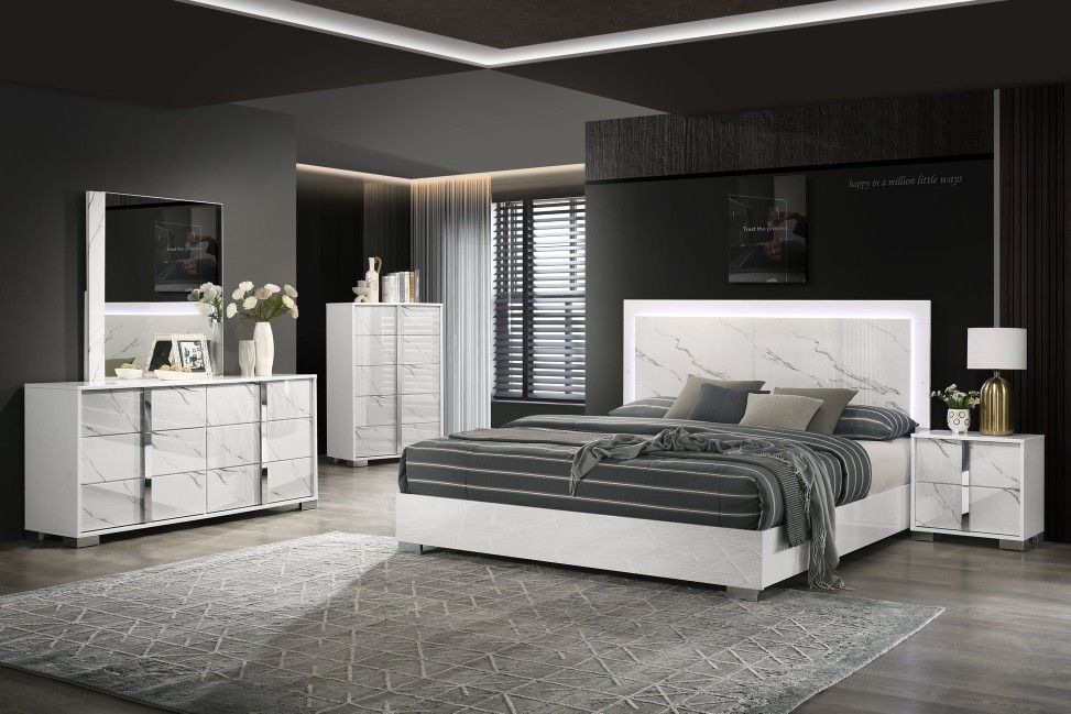 4 PC SET 1 QB+ 1 DR + 1 MR + 1 NS + NEW IN BOX (MATTRESS AND CHEST SOLD SEPARATELY)