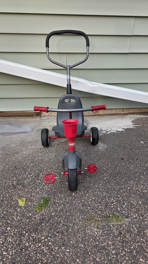 Radio Flyer Deluxe Steer & Stroll Trike