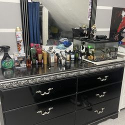 Dresser With Mirror 