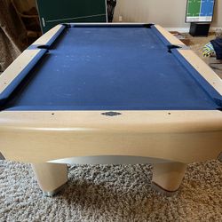 Bruinswick Pool Table 8ft ( Free Delivery & Set Up & Color Felt Of Your Choice) 