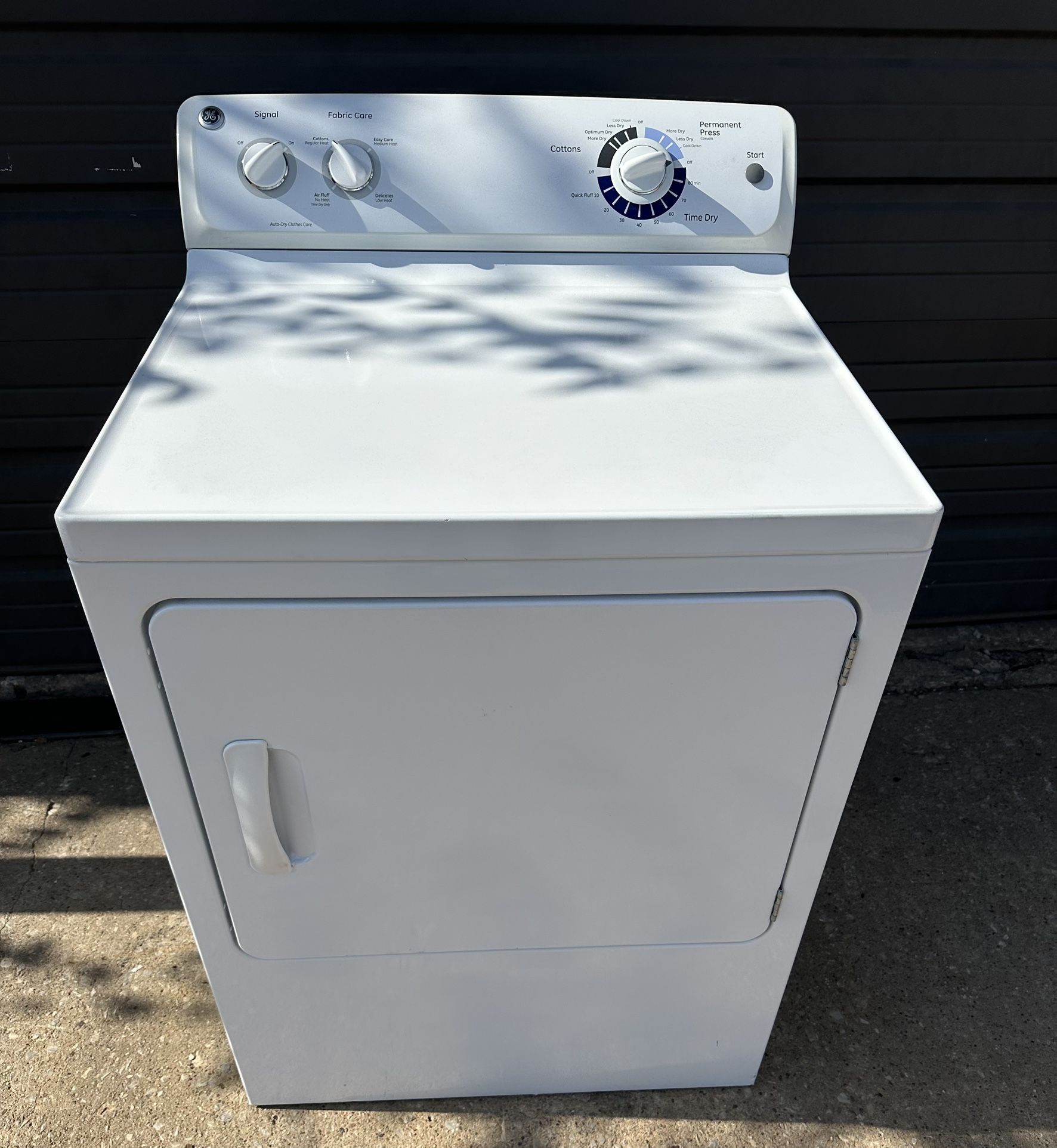 GE Super Capacity Plus Electric Dryer (can deliver)