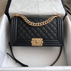Like New - Chanel Medium Boy Bag black /ghw Caviar Leather 