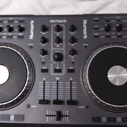 Numark Multitrack Pro DJ Controller