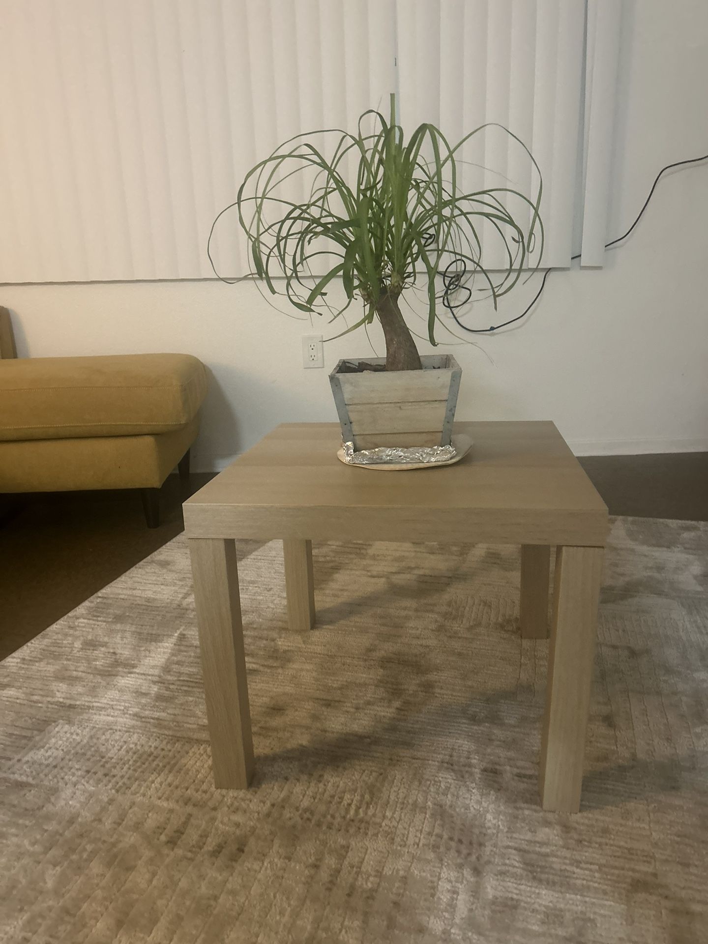 End Side Table with Classic Design, Bed Side Table, End Table, Light Weight Easy Assemble, Small Square Table for Office, Living Room, White Stained O