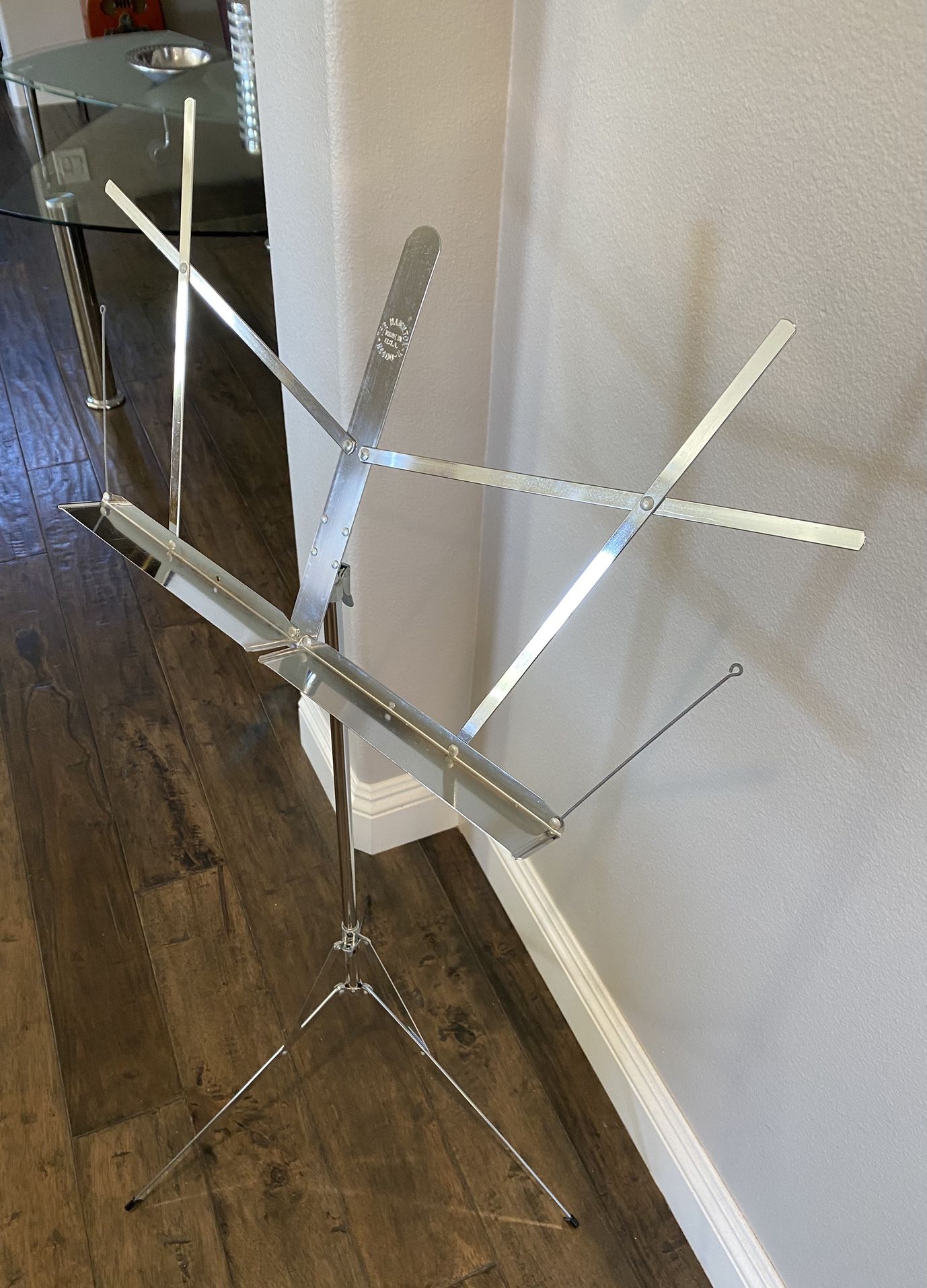 COLLAPSABLE SHEET MUSIC STAND - Great Deal!