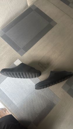 yeezy slides used