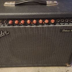 Fender Deluxe 85 Guitar Amplifier