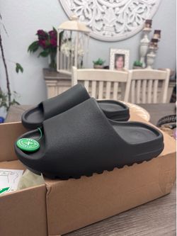 Yeezy slides size 9