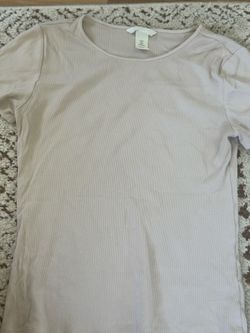 H & m T shirt size medium