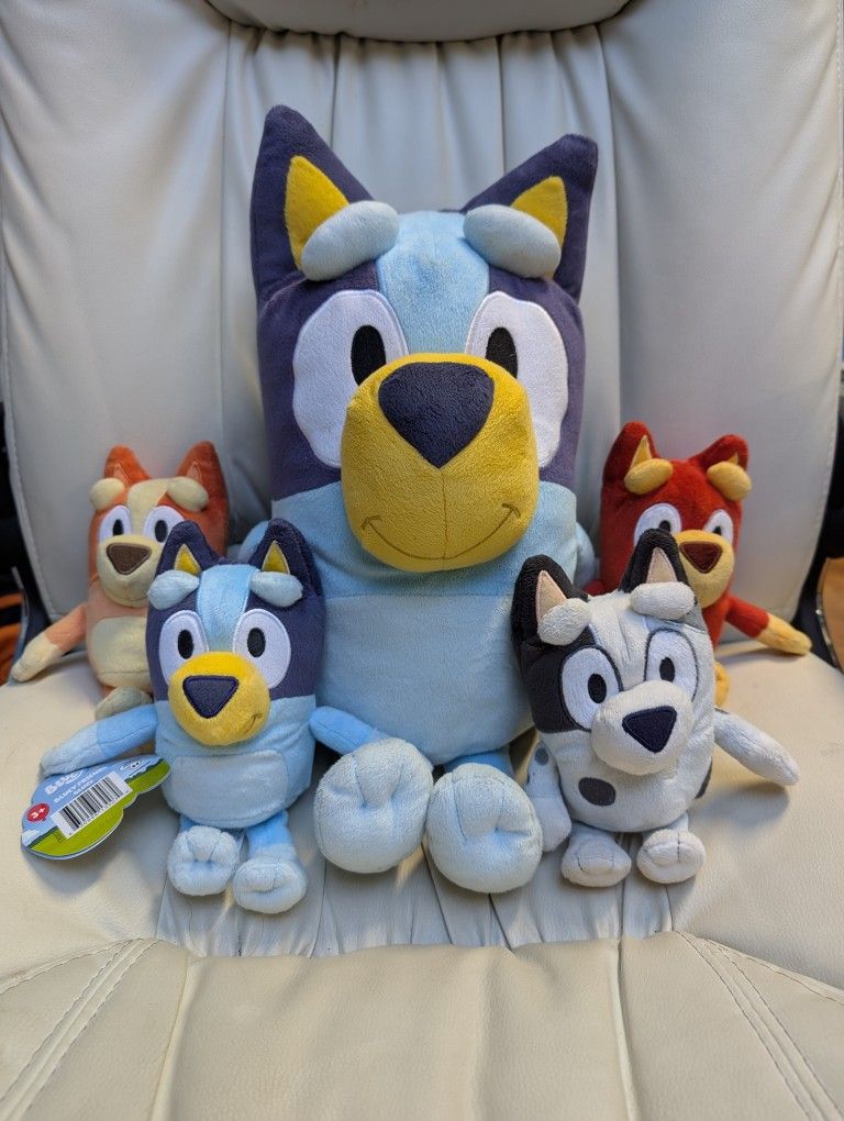 Bluey Stuffed animals LOT (5)