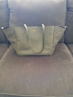 Michael Kors Freya Large signature Monogram Open Tote Bag