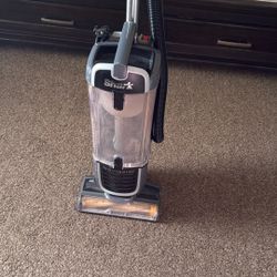 Shark  Navigator  Swivel Pro Pet Self Cleaning  Brush Vacuum 