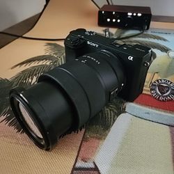 SONY A6400 W/ 18-135 KIT LENS