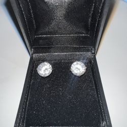 14k Gold Diamond Stud Earings 