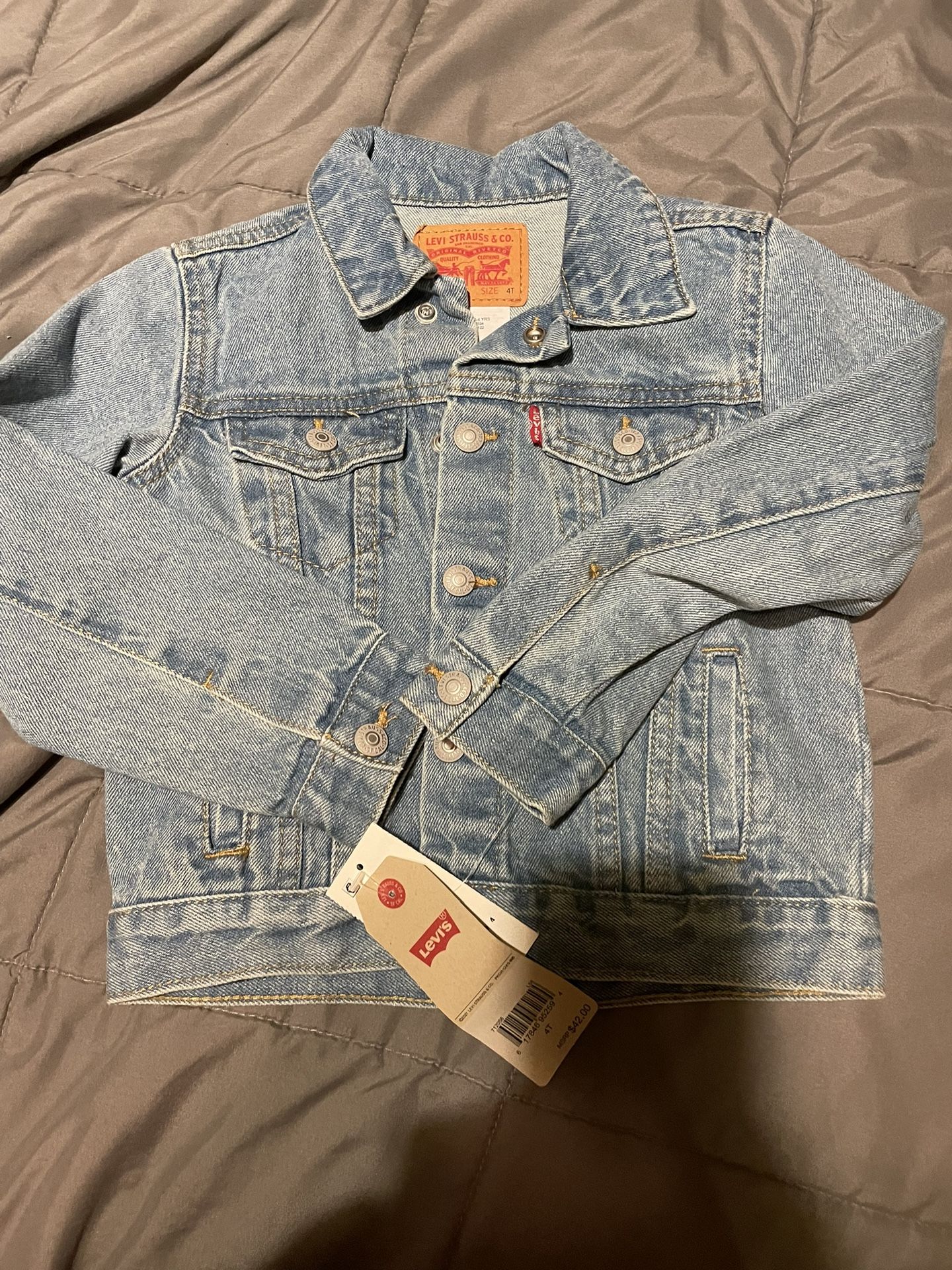 Brand New Levi’s Girls Denim Jacket Size 4T