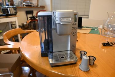 Cuisinart SS-700 Single Serve Coffee Maker | K-Cup / Keurig Compatible + 3 Reusable Pods
