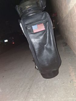 Golf bag it's badges look 👀
