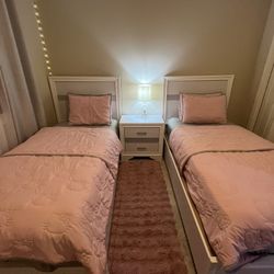 Twin Bedroom Set (with Comforter)