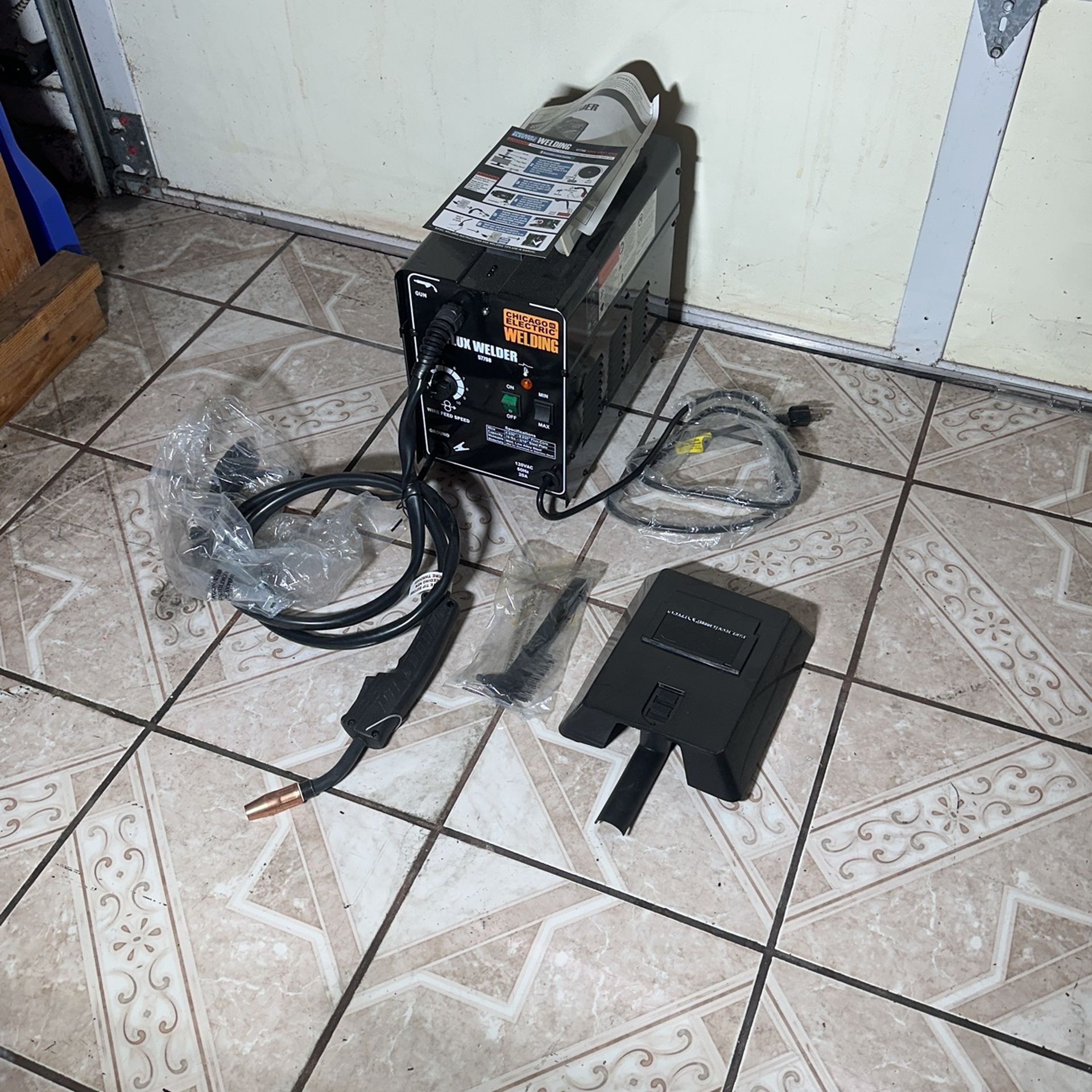 Welder Chicago Electric Mig