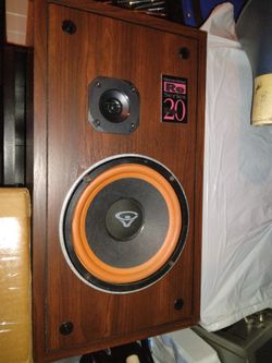Cerwin Vega 8 in Home Speakers(pair)