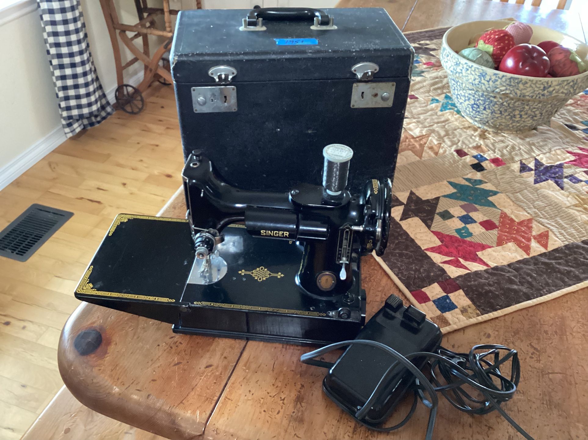 Featherweight, Singer, sewing machine