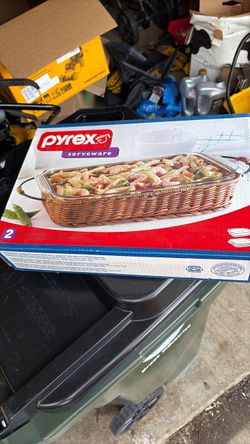 Pyrex Serveware 2-Piece Baking Dish Basket Set
