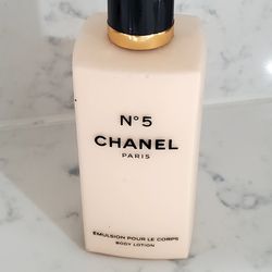 Chanel No. 5 by Chanel 6.8 ounce perfume Body Lotion for Women

Product details
Chanel No. 5 by Chanel 6.8 oz perfume Body Lotion for Women Symbol of 