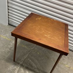 Folding table