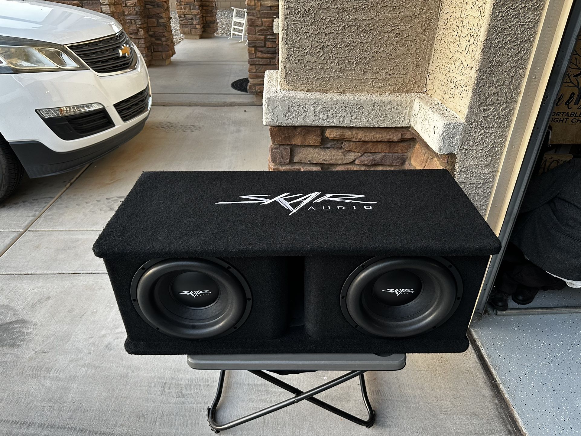 2 12 Inch Subwoofers w/ Amp and Epicenter