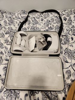 Meta Quest 2 + Portable Bag
