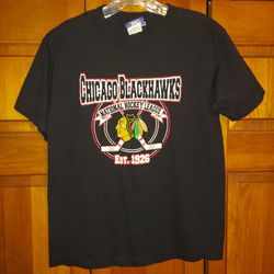 LARGE 22" COLLAR TO BOTTOM & 18" PIT TO PIT CHICAGO BLACKHAWKS REEBOK SHIRT 