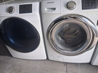 Set of Samsung front load washer large capacity and gas dryer fully functional