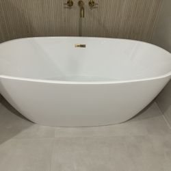Freestanding Soaking Acrylic Bathtub